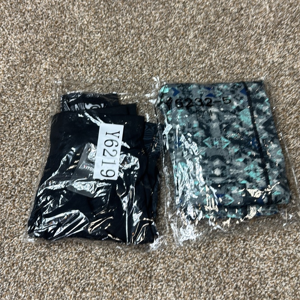 Yitong 2-Pack Leggings. Women’s size S/M. NWT.